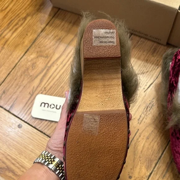 Mou Women's Velvet clogs in Deep Red - Picture 5 of 7